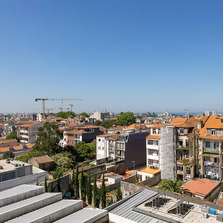 Velho - Skyline Apartment *